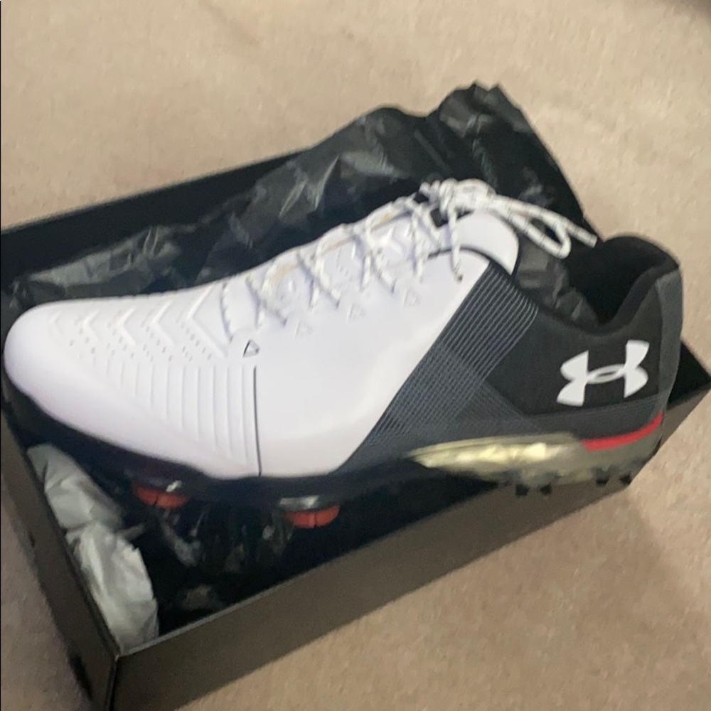 BRAND NEW mens under armour golf shoes. Size 11.5
